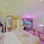 Bali Jacuzzi Balneo Cinema アパート *