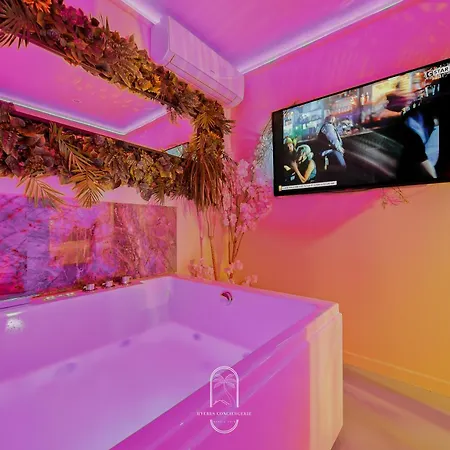 Bali Jacuzzi Balneo Cinema * Hyères