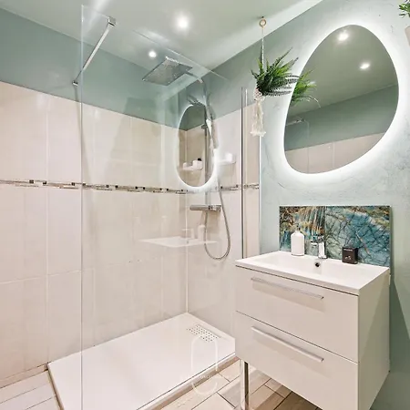 Bali Jacuzzi Balneo Cinema Hyères