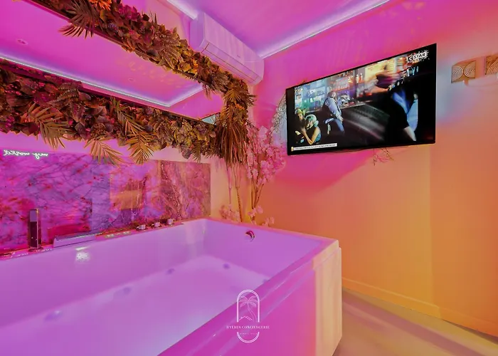 Bali Jacuzzi Balneo Cinema * Hyères