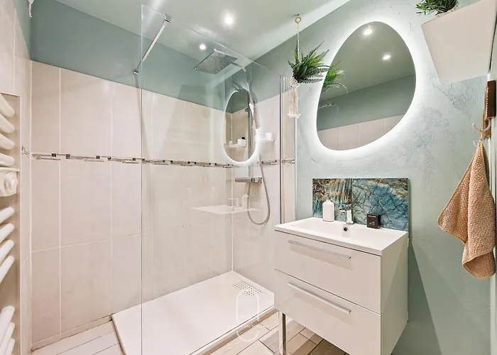 Bali Jacuzzi Balneo Cinema Hyères