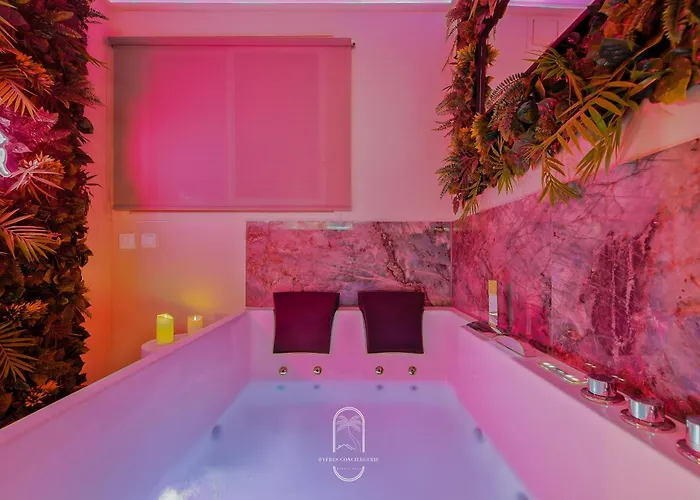 Bali Jacuzzi Balneo Cinema * Hyères